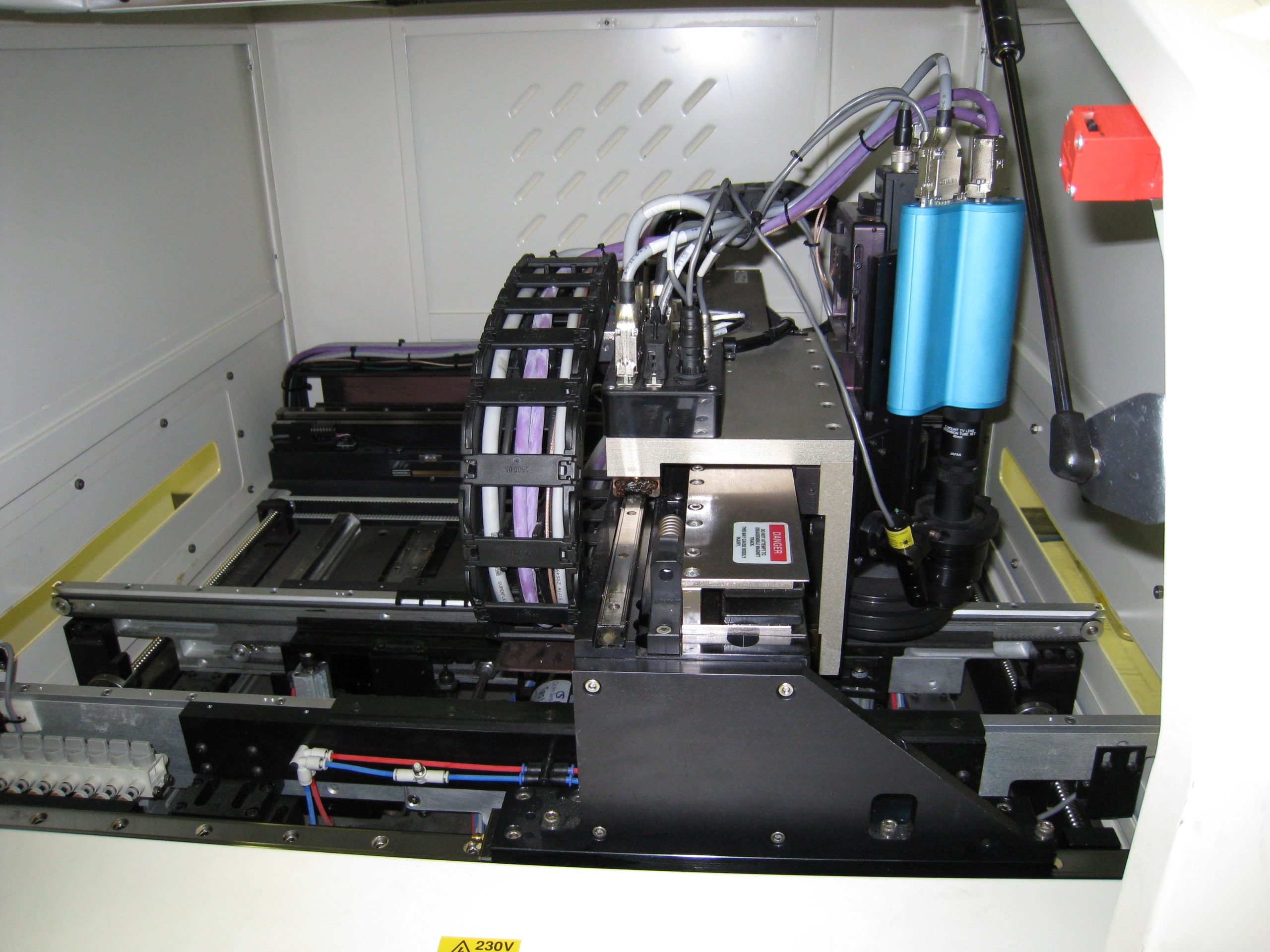 Inspection camera and positioning apparatus inside a solder paste inspection machine, illustrative photograph by Nelatan (2008)